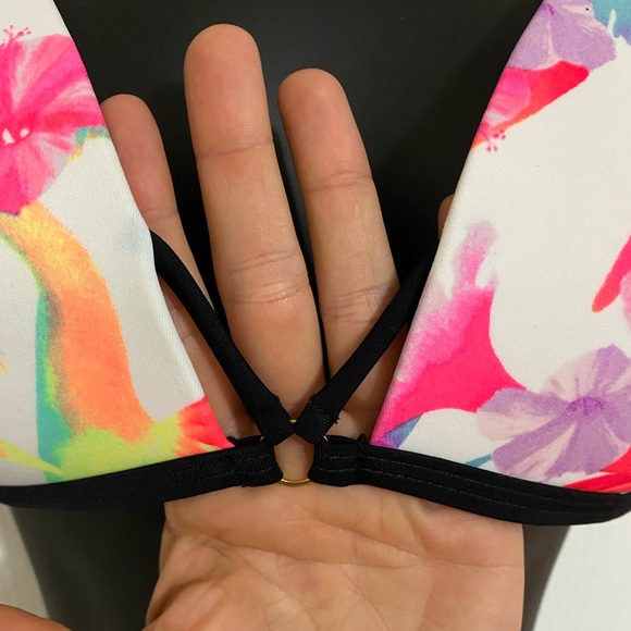 Victoria’s Secret PINK bikini top - Picture 2 of 8